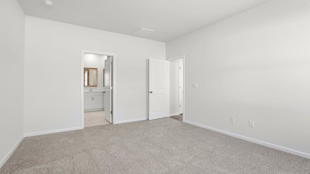 Spacious, unfurnished interior of a new home in Sage Grove, Lyman (Image 32).