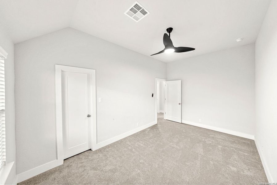 Spacious, unfurnished interior of a new home in Ventana, Bulverde (Image 71).