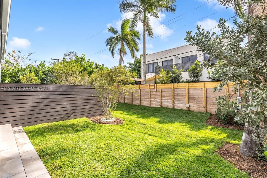 Exterior details and patio area of a home in , Fort Lauderdale (Image 24).