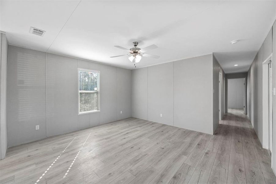 Spacious, unfurnished interior of a new home in , Granbury (Image 24).