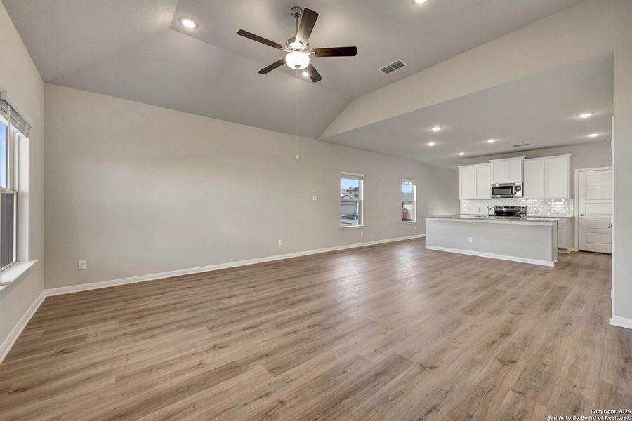 Spacious, unfurnished interior of a new home in Park Place, New Braunfels (Image 20). Spacious, unfurnished interior of a new home in Park Place, New Braunfels (Image 20).