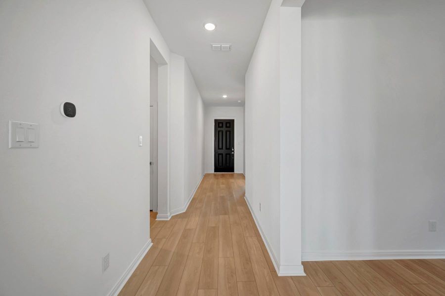 Spacious, unfurnished interior of a new home in Beacon Point at Lago Mar 50’ Homesites, Texas City (Image 25).