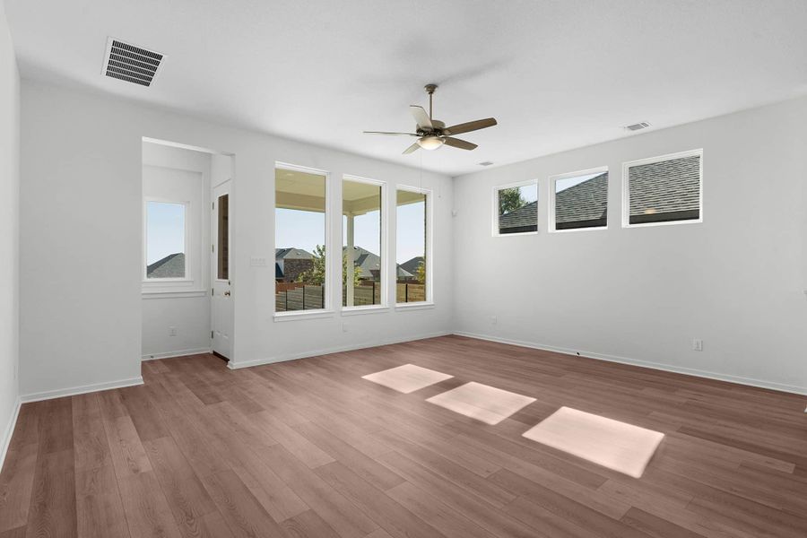 Spacious, unfurnished interior of a new home in Highland Village, Georgetown (Image 24).