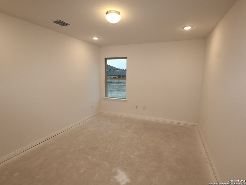 Spacious, unfurnished interior of a new home in Cinco Lakes, San Antonio (Image 18). Spacious, unfurnished interior of a new home in Cinco Lakes, San Antonio (Image 18).