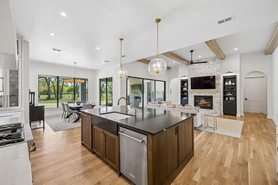 inviting and spacious Open concept design, seamlessly connecting the living area, the heart of the home, which is the kitchen, and the comfortable dining space, perfect for gatherings and everyday meals.