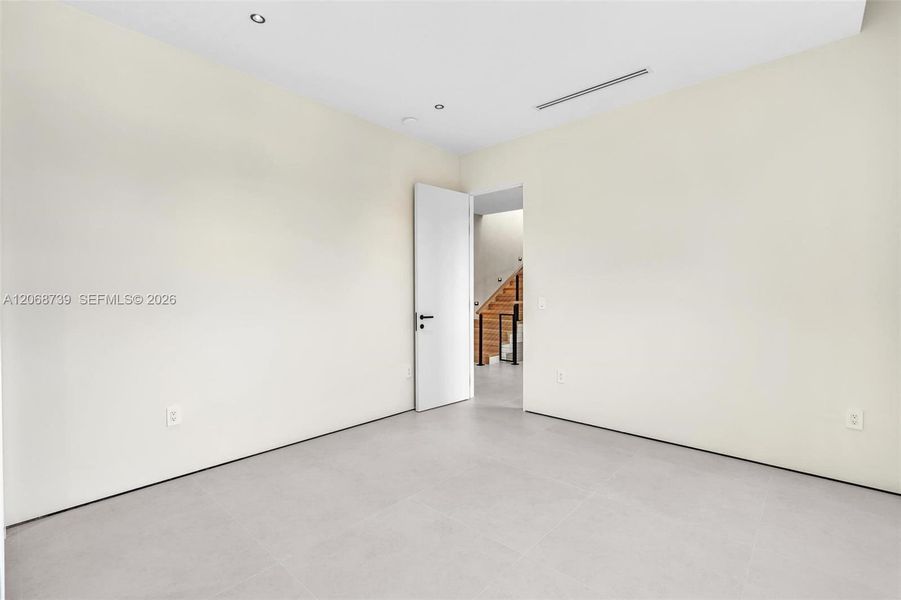 Spacious, unfurnished interior of a new home in , Miami (Image 45).