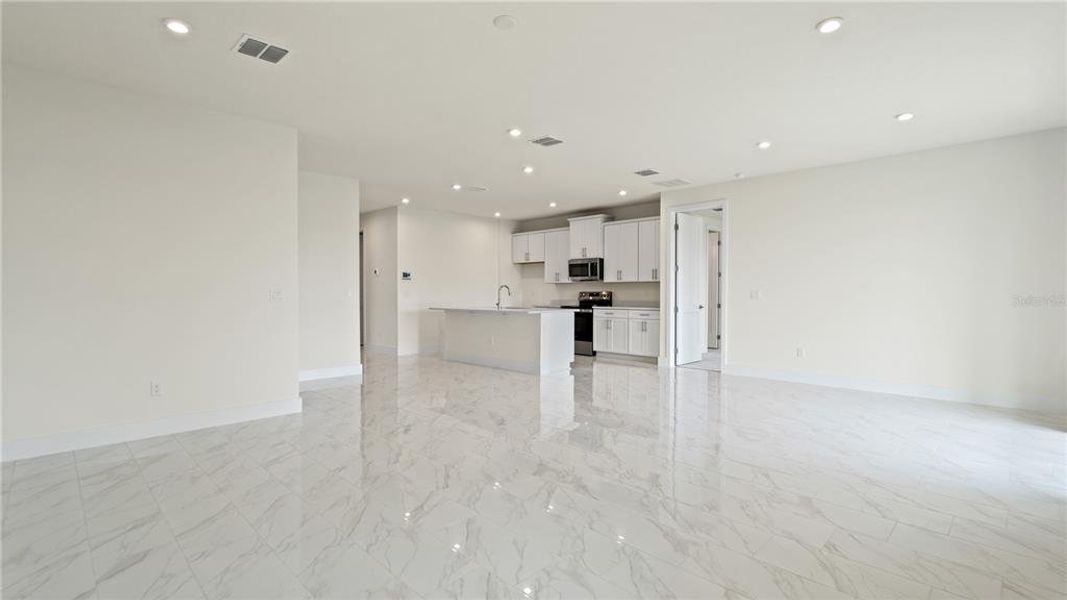 Spacious, unfurnished interior of a new home in Trailside, Mount Dora (Image 25).