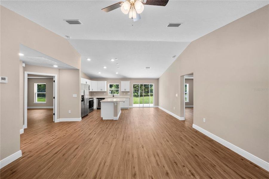 Spacious, unfurnished interior of a new home in , Ocala (Image 18).
