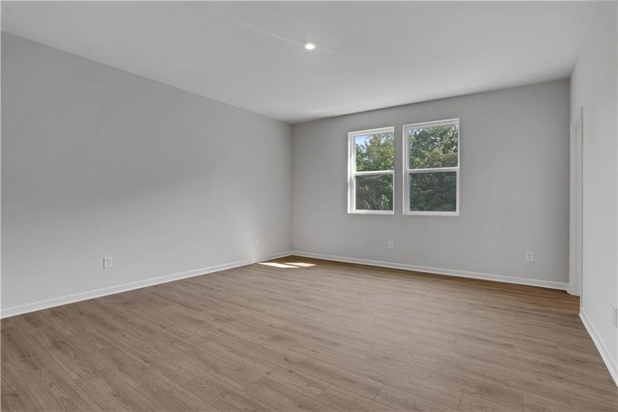 Spacious, unfurnished interior of a new home in Cambridge at Steels Bridge, Canton (Image 29).