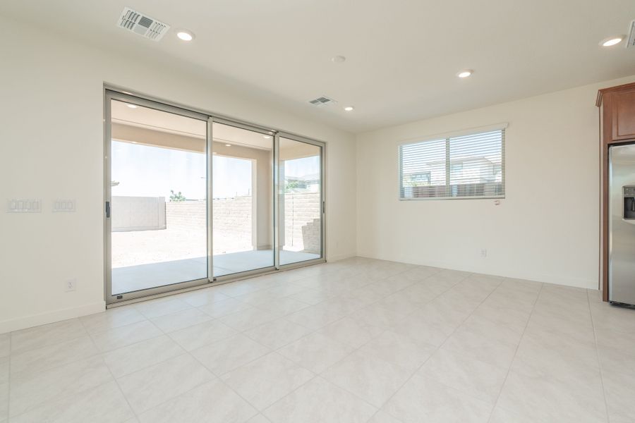 Spacious, unfurnished interior of a new home in Terraza, San Tan Valley (Image 22).