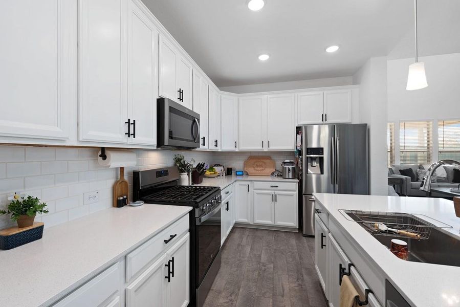 What chef won't appreciate all of these cabinets? What chef won't appreciate all of these cabinets?