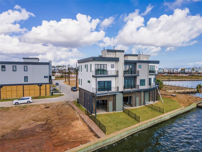 Exterior details and patio area of a home in , Seabrook (Image 3).