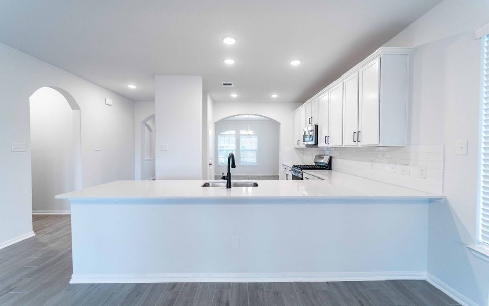 Furnished interior view inside a new home in Lago Mar, Texas City (Image 5).