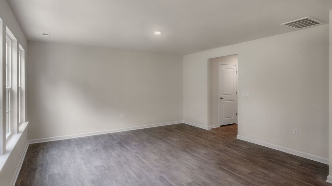 Spacious, unfurnished interior of a new home in Laurel Oaks, Sanford (Image 15).