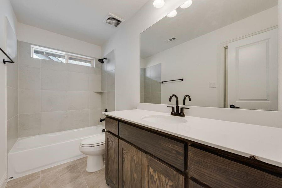 Furnished interior view inside a new home in Cedar Ridge Estates, Grand Prairie (Image 5). Furnished interior view inside a new home in Cedar Ridge Estates, Grand Prairie (Image 5).