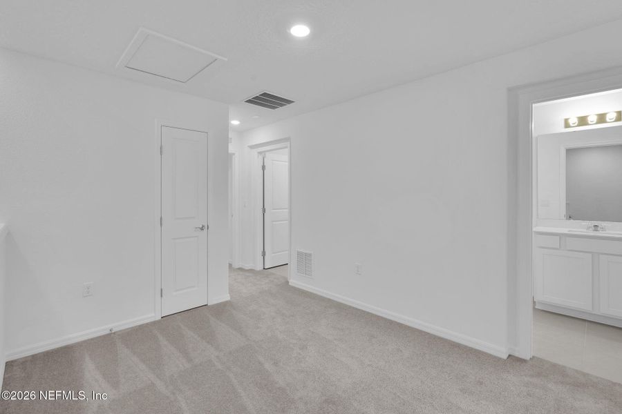 Spacious, unfurnished interior of a new home in , Jacksonville (Image 19).