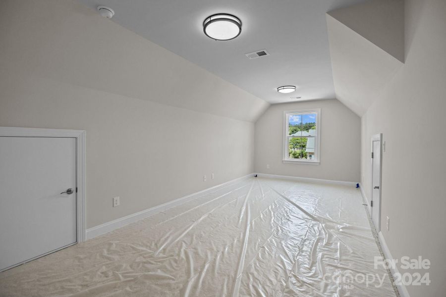 Bonus Room w/attic storage