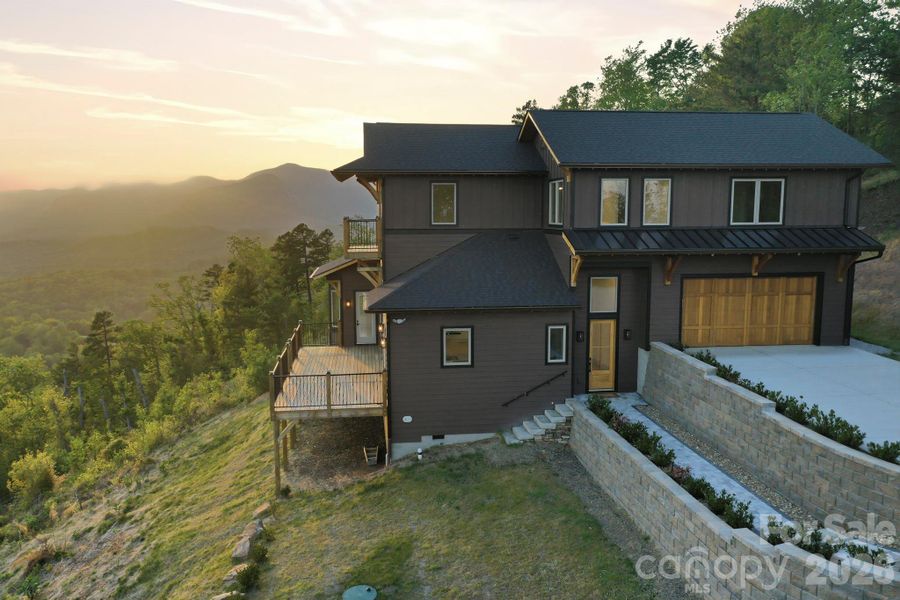 Exterior details and patio area of a home in , Lake Lure (Image 23).
