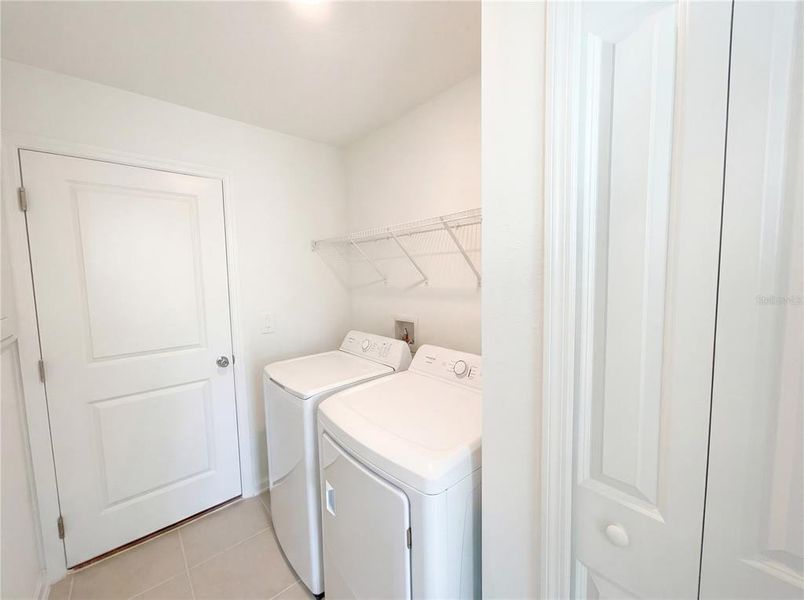 Furnished interior view inside a new home in Peace Creek Reserve, Winter Haven (Image 6).