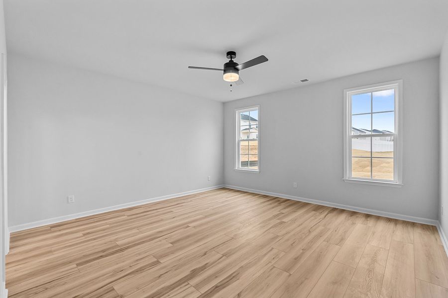 Spacious, unfurnished interior of a new home in Fieldstone, Lexington (Image 36).