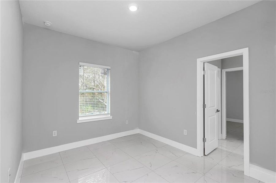 Spacious, unfurnished interior of a new home in , Ocala (Image 9).