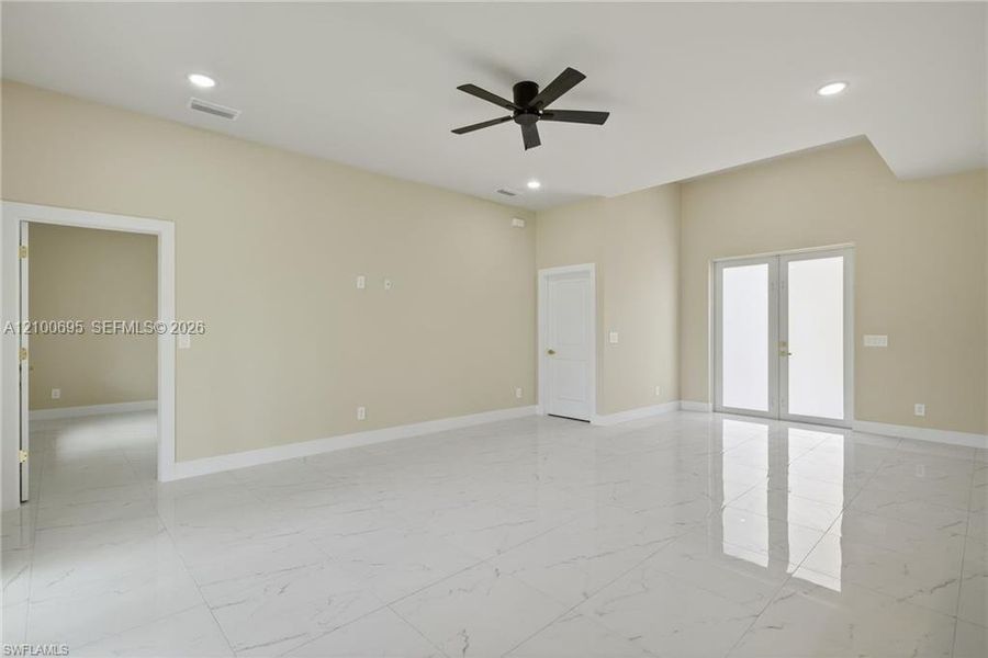 Spacious, unfurnished interior of a new home in , Lehigh Acres (Image 11).