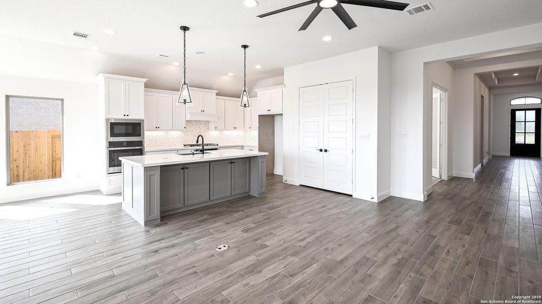 Spacious, unfurnished interior of a new home in Cibolo Valley Heights 65', Cibolo (Image 29). Spacious, unfurnished interior of a new home in Cibolo Valley Heights 65', Cibolo (Image 29).