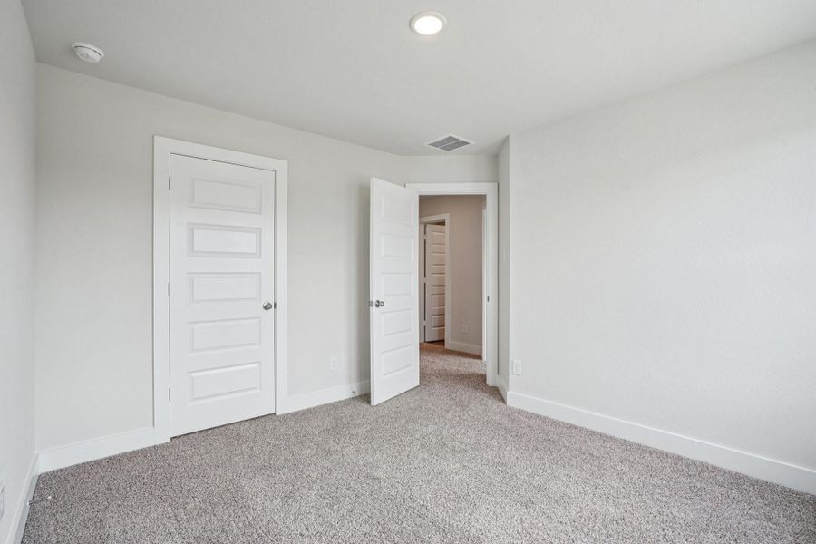 Spacious, unfurnished interior of a new home in Cay Landing, Houston (Image 21).