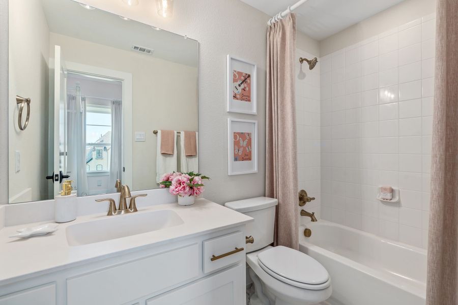 Plan 1640 Secondary Bathroom Representative Photo by American Legend Homes