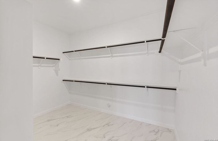 Spacious, unfurnished interior of a new home in Davis Ranch, San Antonio (Image 37).