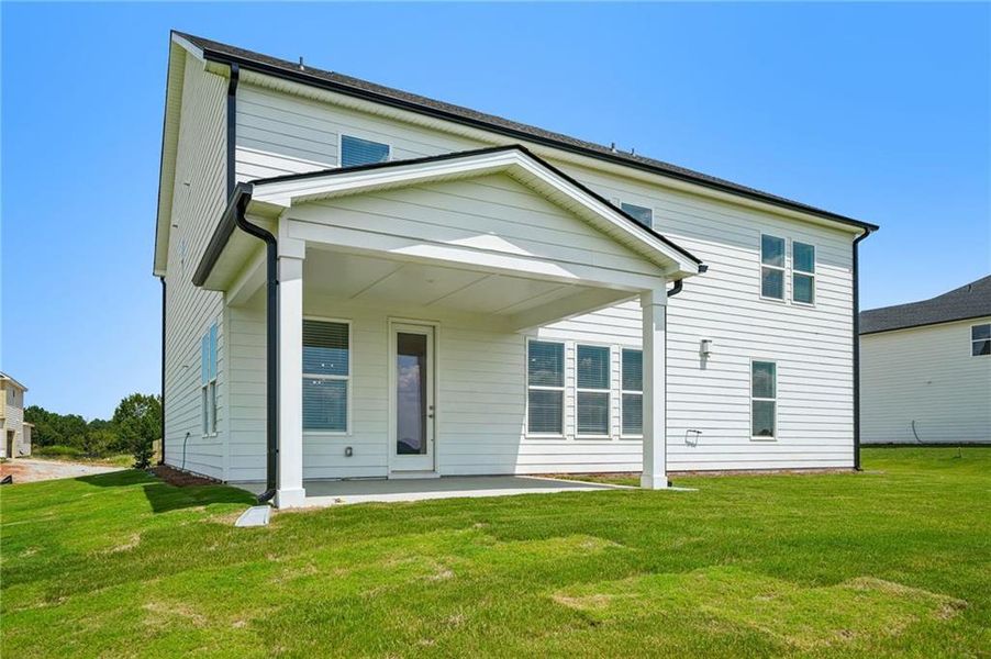 Exterior details and patio area of a home in River Pointe, Monroe (Image 27).