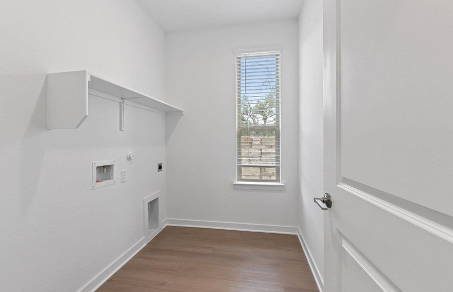 Spacious, unfurnished interior of a new home in Wolf Ranch, Georgetown (Image 23).