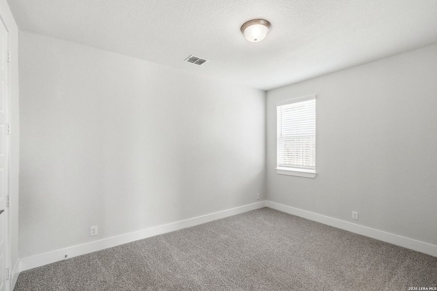 Spacious, unfurnished interior of a new home in Esperanza 50's, Boerne (Image 18).