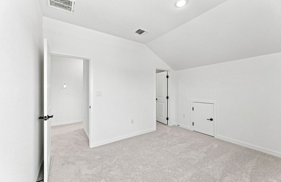 Spacious, unfurnished interior of a new home in Kuempel Farms, Pflugerville (Image 51).