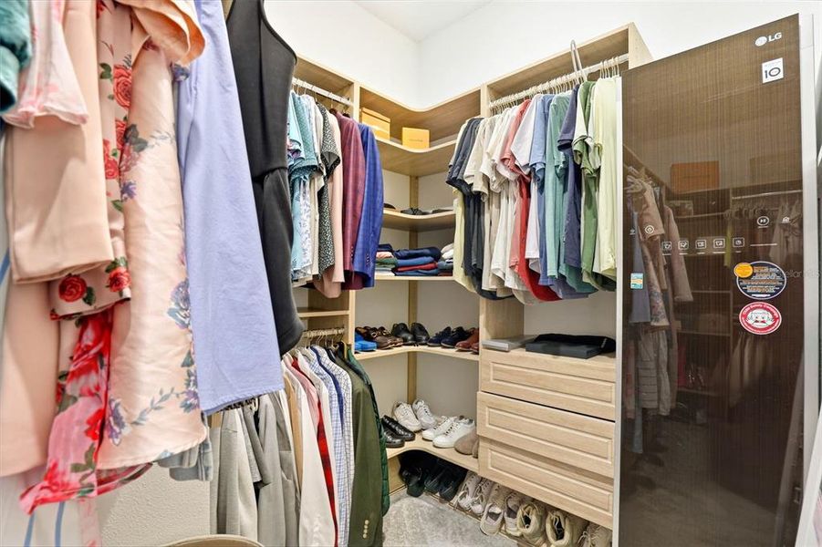 Close-up of interior finishes inside a home in , Lutz (Image 21).