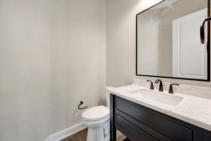 Powder bath has a deco cabinet!