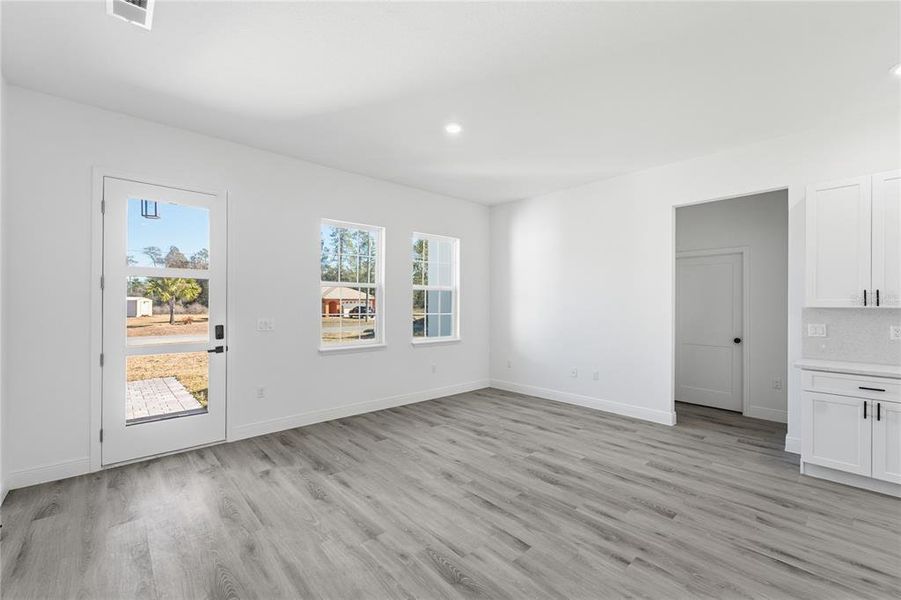 Spacious, unfurnished interior of a new home in , Ocala (Image 30).