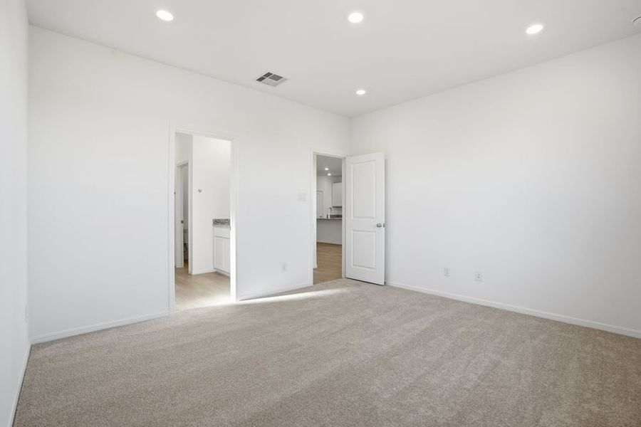 Spacious, unfurnished interior of a new home in Brookewater 45s, Rosenberg (Image 22). Spacious, unfurnished interior of a new home in Brookewater 45s, Rosenberg (Image 22).