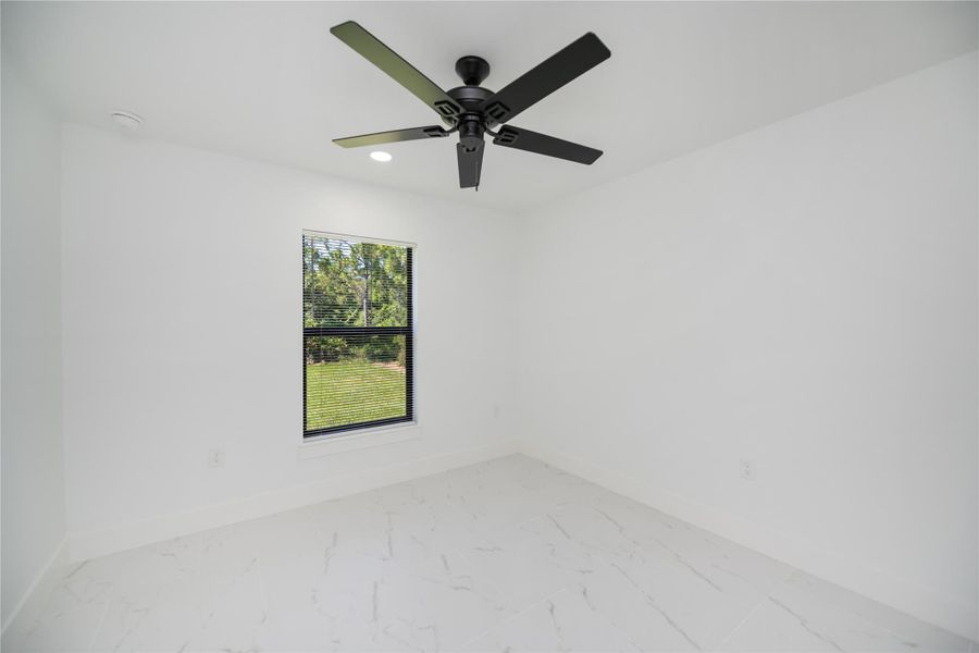 Spacious, unfurnished interior of a new home in , Lehigh Acres (Image 9).