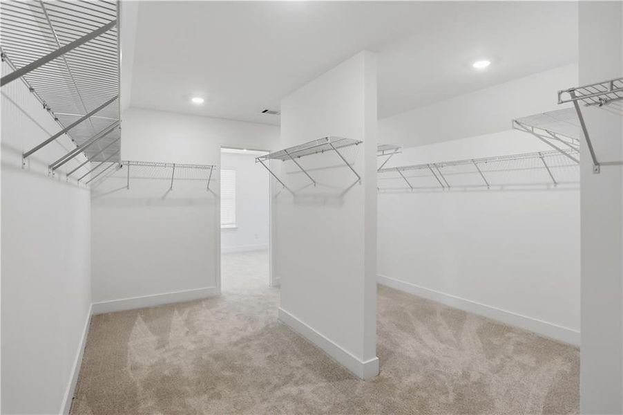 Spacious, unfurnished interior of a new home in Deer Valley, Canton (Image 9).