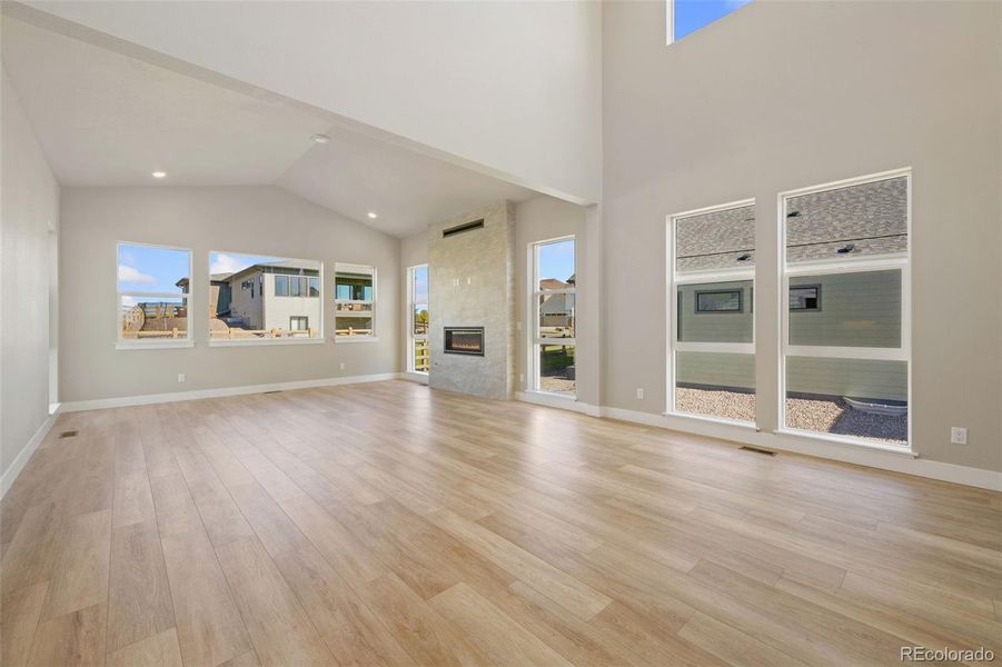 Spacious, unfurnished interior of a new home in Kitchel Lake at Serratoga Falls, Timnath (Image 11).