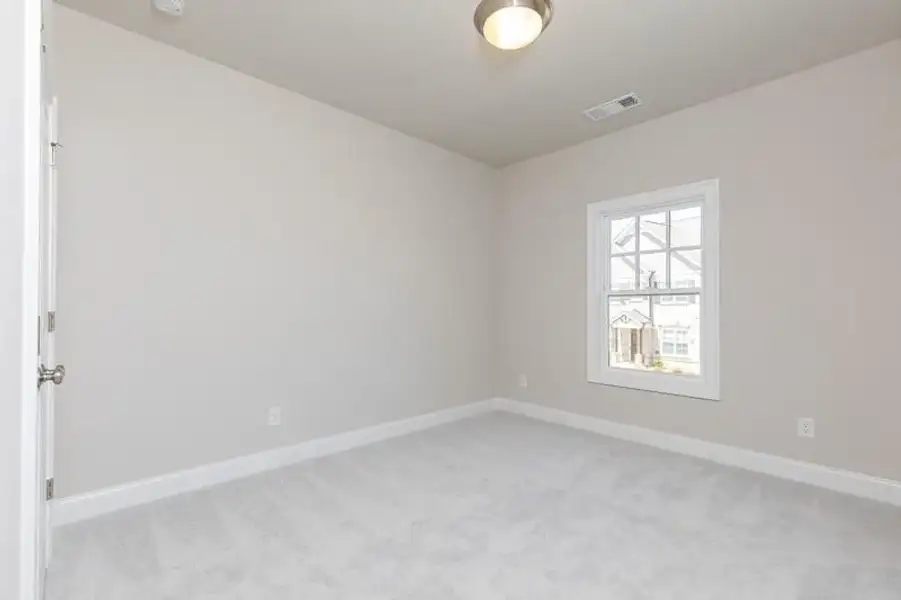 Spacious, unfurnished interior of a new home in Aberdeen, Hoschton (Image 25).