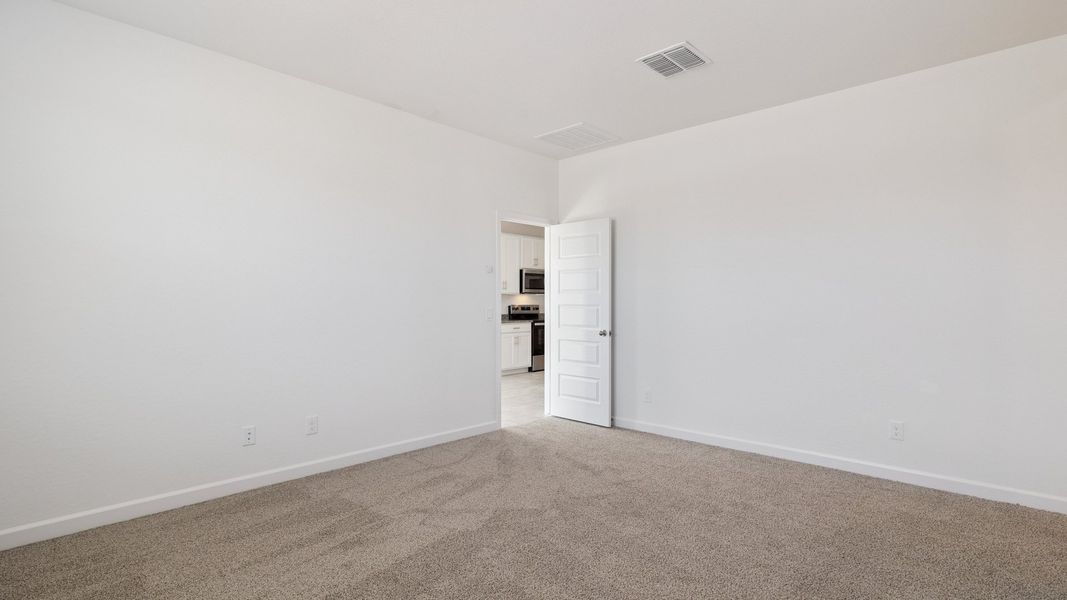 Spacious, unfurnished interior of a new home in Quail Ranch, San Tan Valley (Image 23).