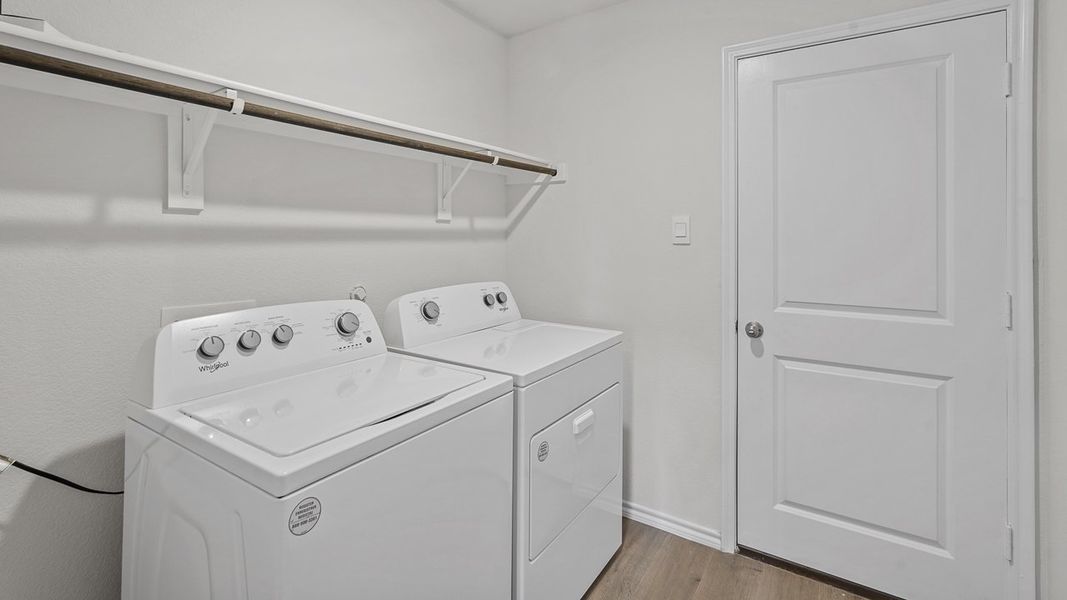 Representative interior finishes for a home built from the Frisco by D.R. Horton in Northspur, Terrell (Image 8).