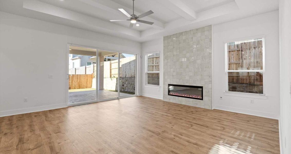 Spacious, unfurnished interior of a new home in Sunfield, Buda (Image 18).