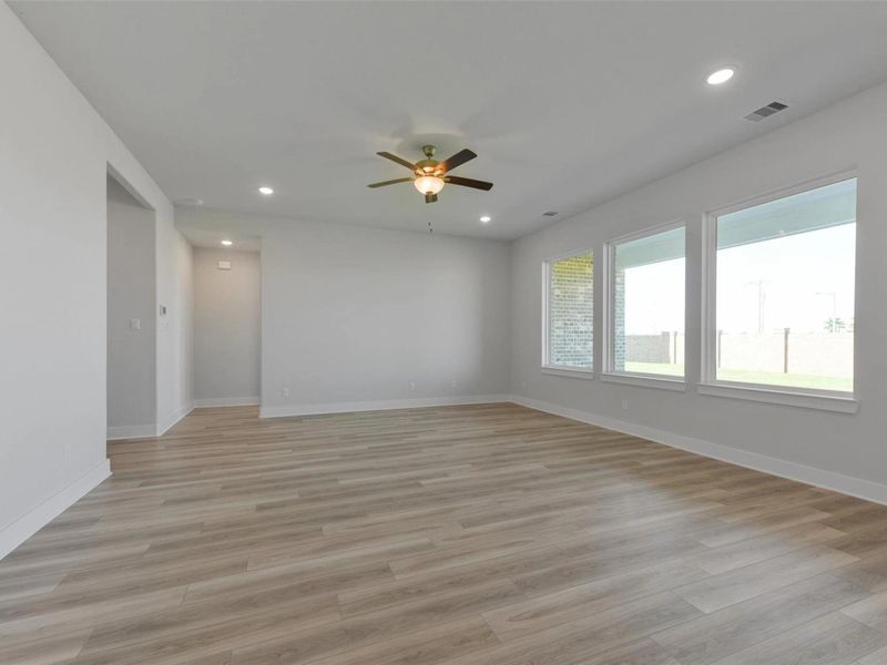 Spacious, unfurnished interior of a new home in Lago Mar, Texas City (Image 17). Spacious, unfurnished interior of a new home in Lago Mar, Texas City (Image 17).