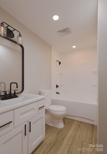 3rd Level Family Bathroom 3rd Level Family Bathroom