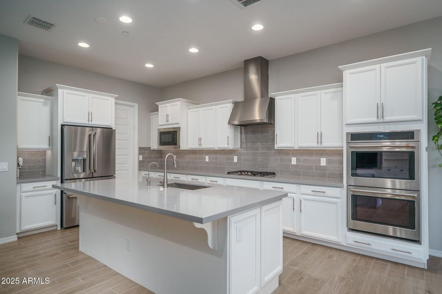 12) KITCHEN 12) KITCHEN