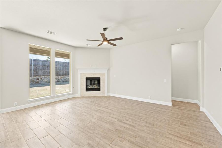 Spacious, unfurnished interior of a new home in The Oaks, Red Oak (Image 25).