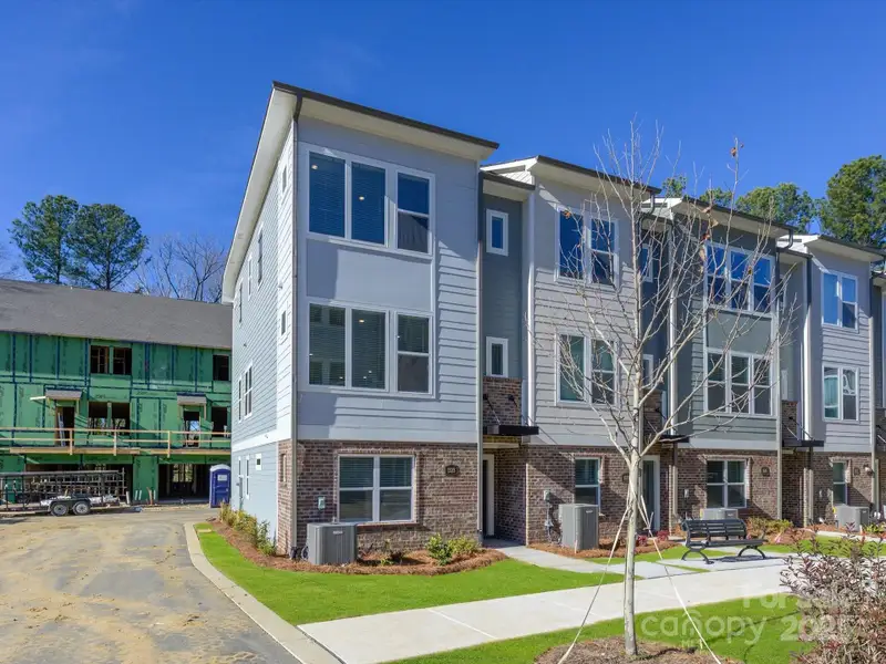 Condo located in Charlotte, NC showcasing its design and architecture (Image 3).